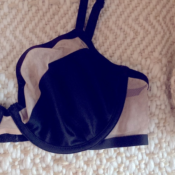 Victorias Secret Unlined Bra - Picture 2 of 4